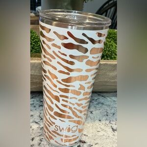 Swig Life White & Gold 22oz. Insulated Tumbler